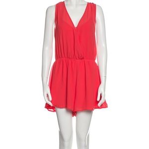 ASTR
V-Neck Romper
Size: L